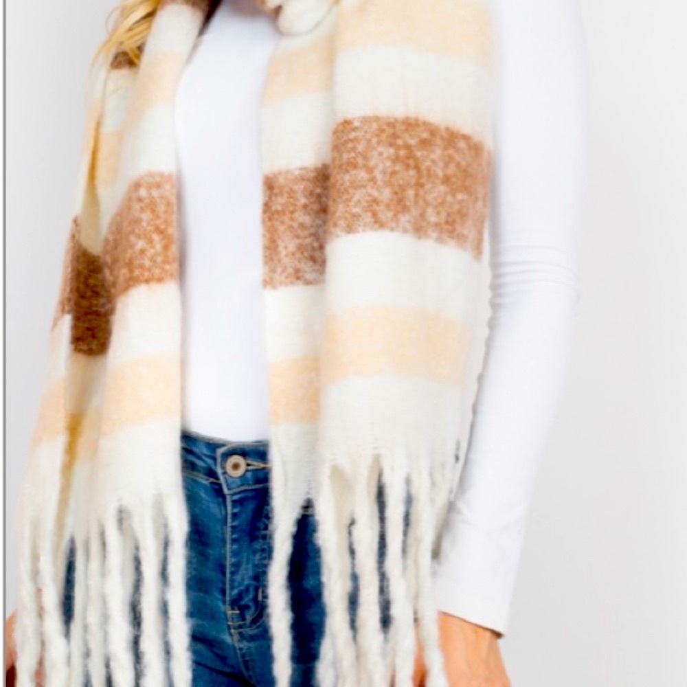 🧨2/$15💰Soft Taupe Scarf - Picture 5 of 7